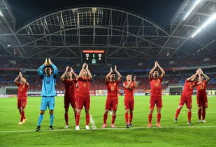 揭秘足球场上的十大恐怖过人招式:如何让对手无从招架,成为赛场焦点!