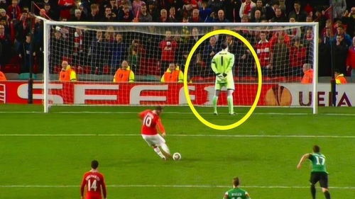 揭秘足球场上的十大恐怖过人招式:如何让对手无从招架,成为赛场焦点! 揭秘足球场上的十大恐怖过人招式:如何让对手无从招架,成为赛场焦点!