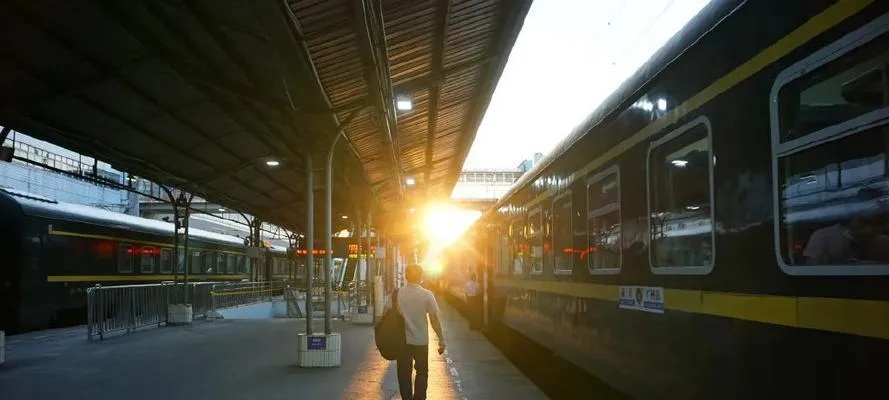 (当火车鸣笛3秒真相)当火车鸣笛三秒到底讲了什么?探寻犹如铁轨般回响的真相