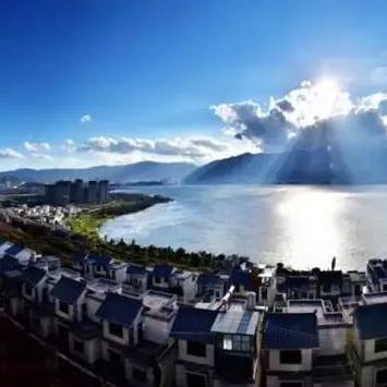 拥堵的城市手游"：结合创新策略与城市规划，探索如何在繁忙都市中寻找生存与发展的手游体验