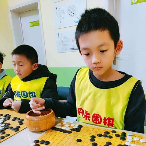 探讨社区实践：体验'一个男人要走多少路'游戏中的道德哲学与个人生命观的辩证关系