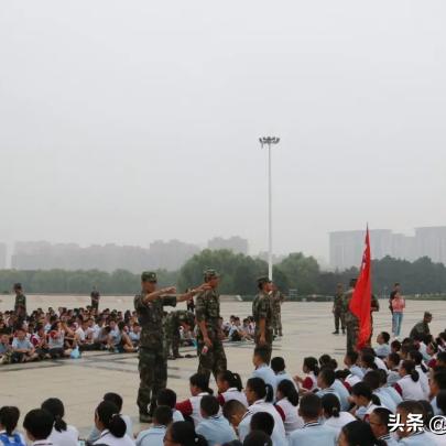 (h5龙城战歌贪玩手游官网)“龙城战歌贪玩H5：探寻传奇的奇幻世界”