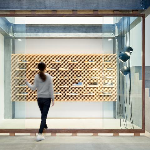 (炙热是什么装备)探索炙热铁匠工坊：打造武器的刺激游戏体验