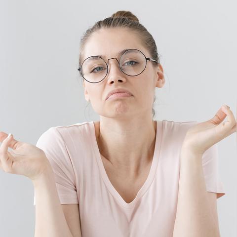 (燃烧吧火苗是什么歌)燃烧吧火焰歌词：点燃你内心的热情，唤醒冷漠的世界。