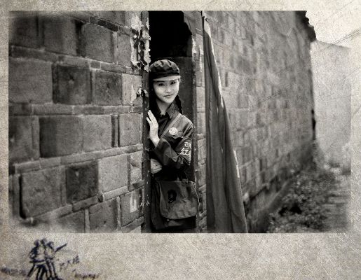 (激情年代的演员)重温经典，激情英雄年代手机版，体验令人心动的游戏乐趣