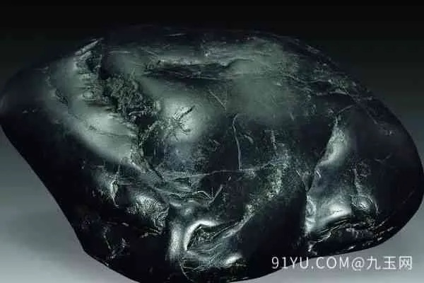 (墨绿石是什么)探索世界上的奇宝：揭秘十大宝石墨绿之美与奥秘