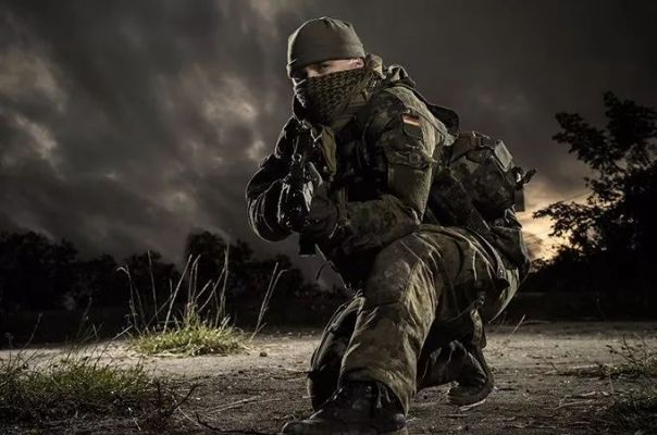 (无畏士兵)无畏武士手持刚刀踏关路：征战危机四伏世界