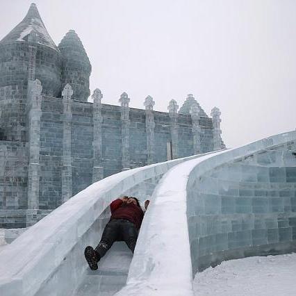 (哈尔滨冰雪大世界室内冰雪主题乐园)哈尔滨冰雪主题乐园：冰雪世界的奇妙冒险之旅