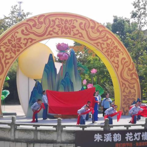 隐藏恐怖秘密的血染小镇:手机正式版震撼上线,体验游戏带给你的惊悚刺激 隐藏恐怖秘密的血染小镇:手机正式版震撼上线,体验游戏带给你的惊悚刺激