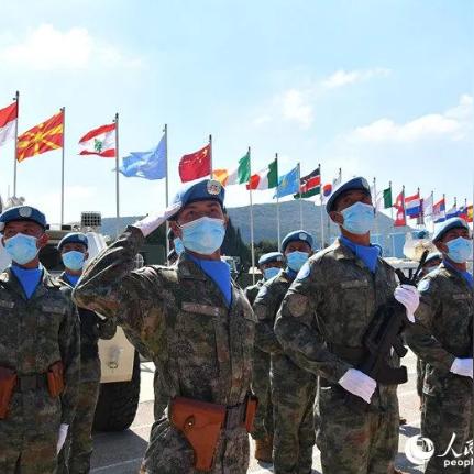 在城市街头展开的惊心动魄激战游戏：战火燃烧，谁才是最后的胜利者？