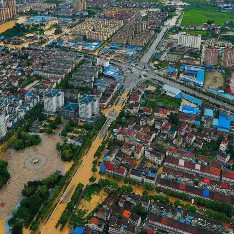 在绳索战斗英雄游戏中体验无与伦比的动作冒险，成为城市中最强大的超级英雄！