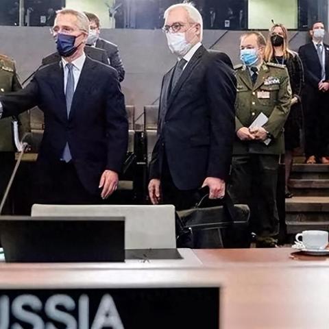 (明日顺序)探索明日秩序游戏：未来社会的战略对决与人性考验