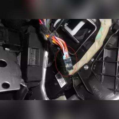 以帕斯特故障灯图示为引导，揭秘现代汽车故障检测与处理要点解析